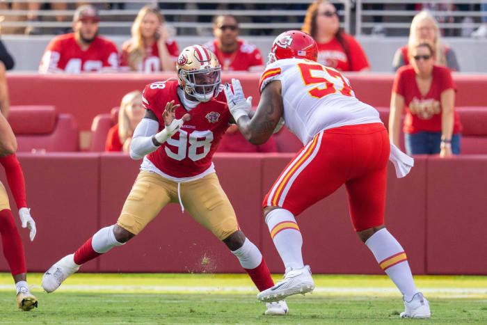 Kansas City Chiefs LT Orlando Brown Jr. blocks pass rusher
